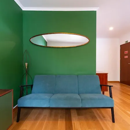 Gorgeous Rooftop 2-bed 250m To Intendente Sq Lisbon