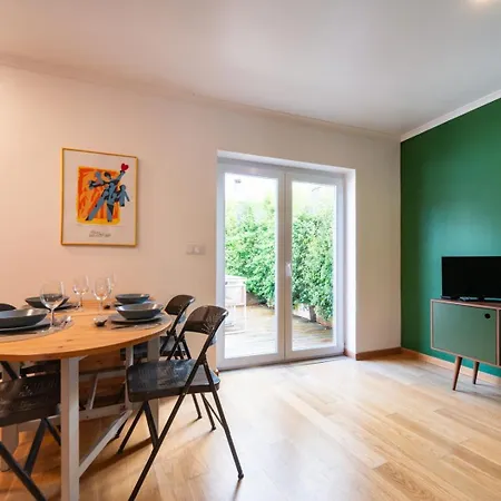 Апартаменти Gorgeous Rooftop 2-bed 250m To Intendente Sq Лісабон