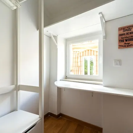 Gorgeous Rooftop 2-bed 250m To Intendente Sq Апартаменти Лісабон