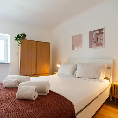 Gorgeous Rooftop 2-bed 250m To Intendente Sq Апартаменти Лісабон