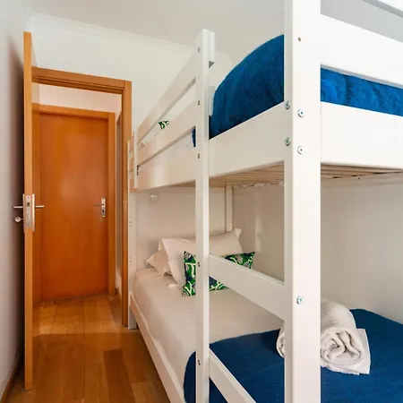 Gorgeous Rooftop 2-bed 250m To Intendente Sq Лісабон